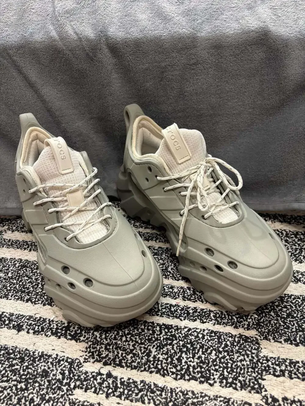 Mens 8/womens 10 Crocs Nova Trek Sneakers streetwear Y2K very nice!